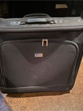 Geoffrey Beene Wheeled Garment Bag – Travel Suit Carrier (Never Used)